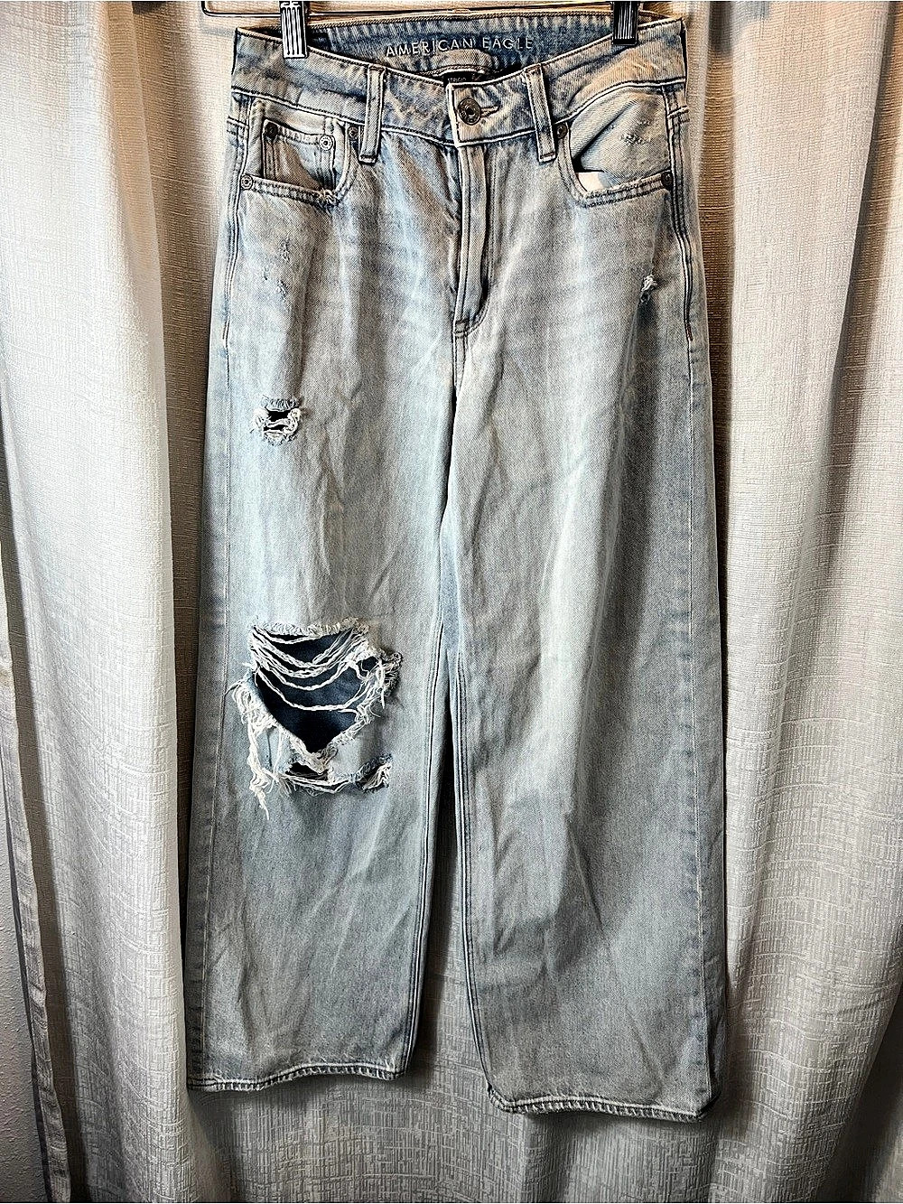 American Eagle Highest Waist Loose Denim Jean wide leg Distressed Jeans in size